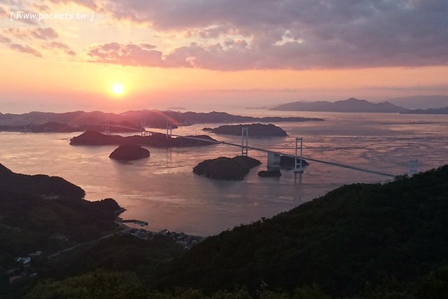 【日本愛媛】亀老山展望公園~今治市的三大必訪美景，遠眺來島海峽大橋夕陽，日劇心有所屬(有喜歡的人)拍攝地點 @飛天璇的口袋
