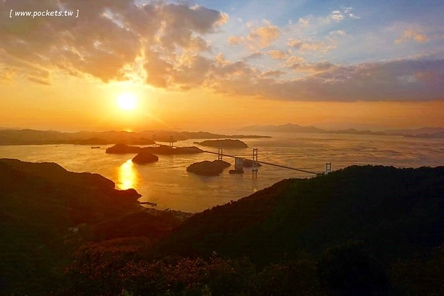 【日本愛媛】亀老山展望公園~今治市的三大必訪美景，遠眺來島海峽大橋夕陽，日劇心有所屬(有喜歡的人)拍攝地點 @飛天璇的口袋