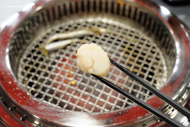 舞蟹┃台中西屯美食：$1350元~活凍帝王蟹、安格斯黑牛、頂級燒烤吃到飽，每日配送新鮮漁獲，刺身、握壽司，台灣啤酒喝到飽，Haagen-Dazs冰淇淋 @飛天璇的口袋