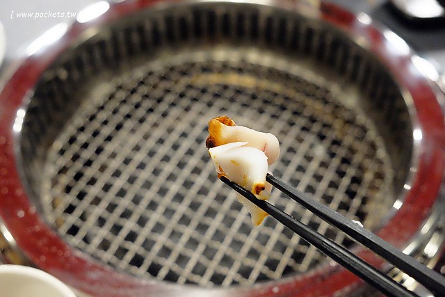 舞蟹┃台中西屯美食：$1350元~活凍帝王蟹、安格斯黑牛、頂級燒烤吃到飽，每日配送新鮮漁獲，刺身、握壽司，台灣啤酒喝到飽，Haagen-Dazs冰淇淋 @飛天璇的口袋