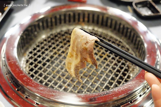 舞蟹┃台中西屯美食：$1350元~活凍帝王蟹、安格斯黑牛、頂級燒烤吃到飽，每日配送新鮮漁獲，刺身、握壽司，台灣啤酒喝到飽，Haagen-Dazs冰淇淋 @飛天璇的口袋