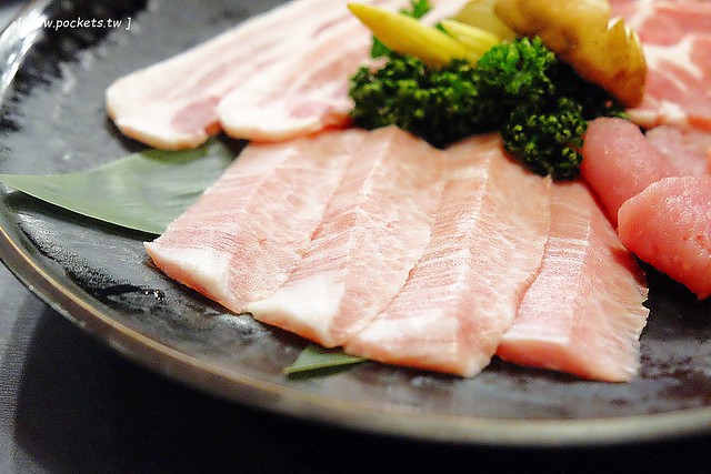 舞蟹┃台中西屯美食：$1350元~活凍帝王蟹、安格斯黑牛、頂級燒烤吃到飽，每日配送新鮮漁獲，刺身、握壽司，台灣啤酒喝到飽，Haagen-Dazs冰淇淋 @飛天璇的口袋