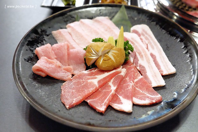 舞蟹┃台中西屯美食：$1350元~活凍帝王蟹、安格斯黑牛、頂級燒烤吃到飽，每日配送新鮮漁獲，刺身、握壽司，台灣啤酒喝到飽，Haagen-Dazs冰淇淋 @飛天璇的口袋