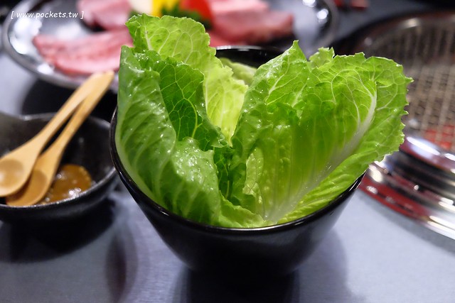 舞蟹┃台中西屯美食：$1350元~活凍帝王蟹、安格斯黑牛、頂級燒烤吃到飽，每日配送新鮮漁獲，刺身、握壽司，台灣啤酒喝到飽，Haagen-Dazs冰淇淋 @飛天璇的口袋