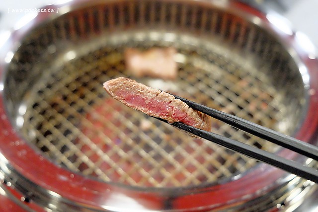 舞蟹┃台中西屯美食：$1350元~活凍帝王蟹、安格斯黑牛、頂級燒烤吃到飽，每日配送新鮮漁獲，刺身、握壽司，台灣啤酒喝到飽，Haagen-Dazs冰淇淋 @飛天璇的口袋