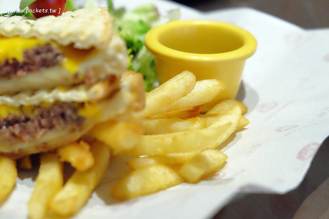 Emma’s Cafe：有Bistro小酒館的氛圍，鄰近中國醫藥大學，餐點和環境都很有質感，可惜沒吃到龍蝦三明治 @飛天璇的口袋