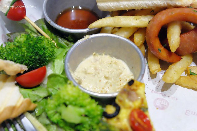 Emma’s Cafe：有Bistro小酒館的氛圍，鄰近中國醫藥大學，餐點和環境都很有質感，可惜沒吃到龍蝦三明治 @飛天璇的口袋