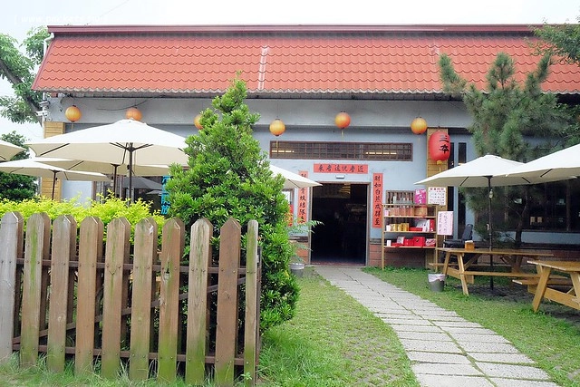 台中北屯｜三本茶藝館．在古厝裡吃飯的感覺，爬完大坑步道吃美食 @飛天璇的口袋