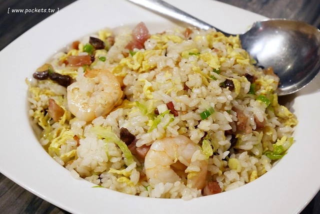 台中北屯｜寶達港式茶餐廳．香港師傅開的港式茶餐廳，推薦脆皮吊燒雞必點 @飛天璇的口袋