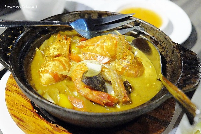 台中北屯｜寶達港式茶餐廳．香港師傅開的港式茶餐廳，推薦脆皮吊燒雞必點 @飛天璇的口袋