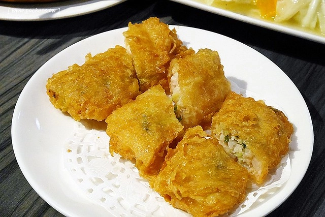 台中北屯｜寶達港式茶餐廳．香港師傅開的港式茶餐廳，推薦脆皮吊燒雞必點 @飛天璇的口袋