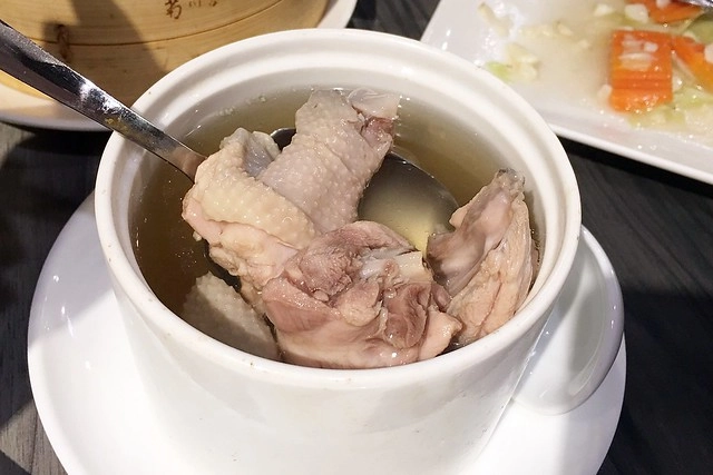 台中北屯｜寶達港式茶餐廳．香港師傅開的港式茶餐廳，推薦脆皮吊燒雞必點 @飛天璇的口袋