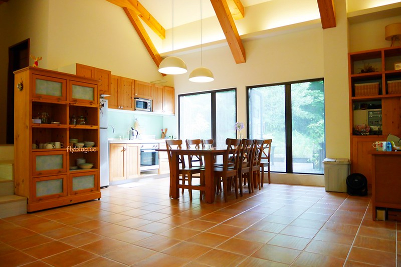 台中新社｜緩慢尋路香草House．住在薰衣草森林裡享受大自然，晚上觀賞夜間童話旋轉木馬 @飛天璇的口袋