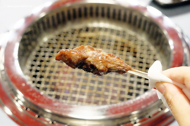 舞蟹┃台中西屯美食：$1350元~活凍帝王蟹、安格斯黑牛、頂級燒烤吃到飽，每日配送新鮮漁獲，刺身、握壽司，台灣啤酒喝到飽，Haagen-Dazs冰淇淋 @飛天璇的口袋