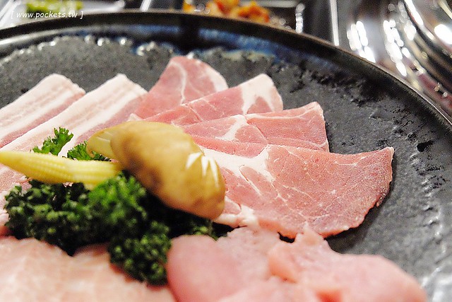 舞蟹┃台中西屯美食：$1350元~活凍帝王蟹、安格斯黑牛、頂級燒烤吃到飽，每日配送新鮮漁獲，刺身、握壽司，台灣啤酒喝到飽，Haagen-Dazs冰淇淋 @飛天璇的口袋