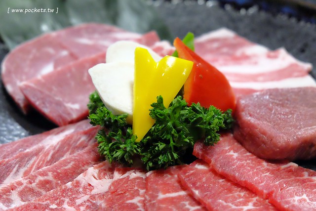 舞蟹┃台中西屯美食：$1350元~活凍帝王蟹、安格斯黑牛、頂級燒烤吃到飽，每日配送新鮮漁獲，刺身、握壽司，台灣啤酒喝到飽，Haagen-Dazs冰淇淋 @飛天璇的口袋