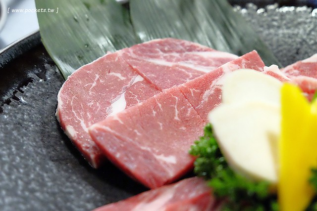 舞蟹┃台中西屯美食：$1350元~活凍帝王蟹、安格斯黑牛、頂級燒烤吃到飽，每日配送新鮮漁獲，刺身、握壽司，台灣啤酒喝到飽，Haagen-Dazs冰淇淋 @飛天璇的口袋