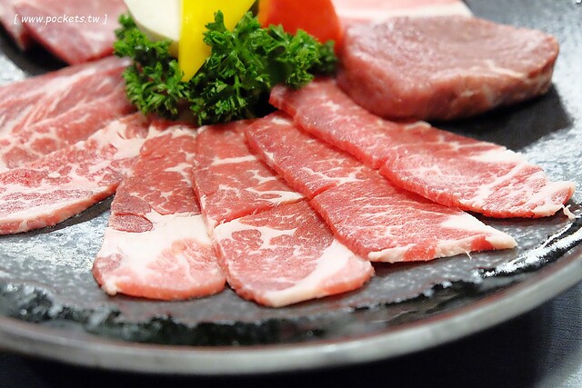 舞蟹┃台中西屯美食：$1350元~活凍帝王蟹、安格斯黑牛、頂級燒烤吃到飽，每日配送新鮮漁獲，刺身、握壽司，台灣啤酒喝到飽，Haagen-Dazs冰淇淋 @飛天璇的口袋