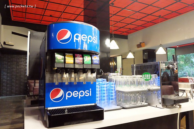 舞蟹┃台中西屯美食：$1350元~活凍帝王蟹、安格斯黑牛、頂級燒烤吃到飽，每日配送新鮮漁獲，刺身、握壽司，台灣啤酒喝到飽，Haagen-Dazs冰淇淋 @飛天璇的口袋