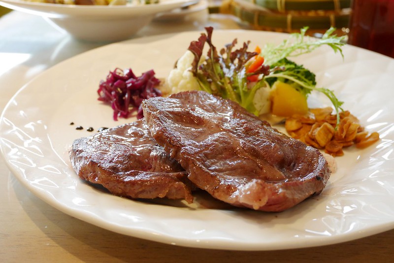 小島3.5．Island Aurora：有三隻可愛大恐龍的親子餐廳，沙坑、球池、溜滑梯、家家酒、閱讀室 @飛天璇的口袋