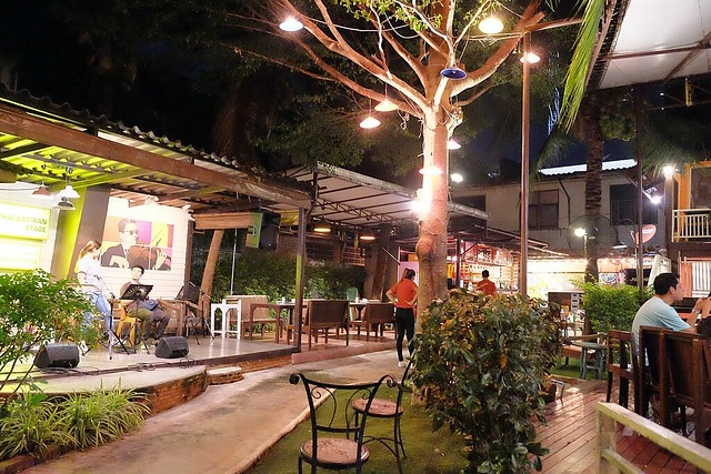 泰國安帕瓦｜安帕瓦水上市場｜每個星期五、六、日才出沒的夜市，泰國自由行最愛的景點之一，品嚐Chalsamran Amphawa ร้านอาหารเจ้าสำราญ晚餐 @飛天璇的口袋