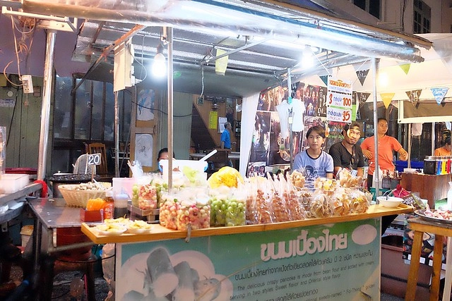 泰國安帕瓦｜安帕瓦水上市場｜每個星期五、六、日才出沒的夜市，泰國自由行最愛的景點之一，品嚐Chalsamran Amphawa ร้านอาหารเจ้าสำราญ晚餐 @飛天璇的口袋