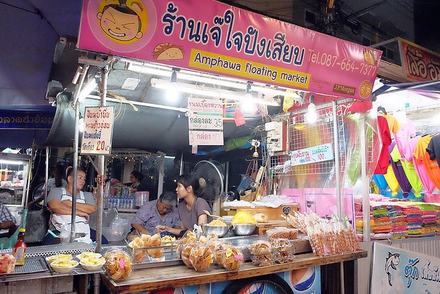 泰國安帕瓦｜安帕瓦水上市場｜每個星期五、六、日才出沒的夜市，泰國自由行最愛的景點之一，品嚐Chalsamran Amphawa ร้านอาหารเจ้าสำราญ晚餐 @飛天璇的口袋