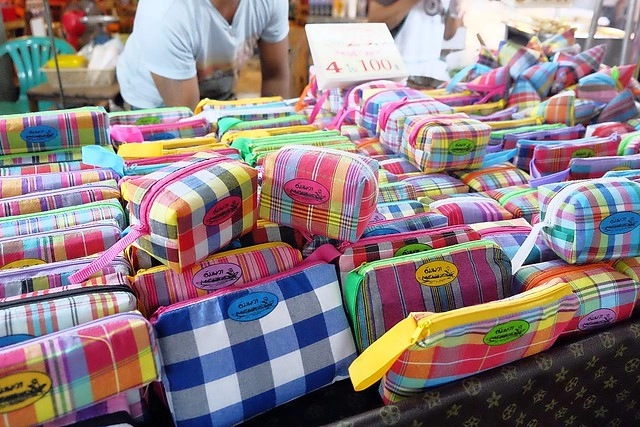 泰國安帕瓦｜安帕瓦水上市場｜每個星期五、六、日才出沒的夜市，泰國自由行最愛的景點之一，品嚐Chalsamran Amphawa ร้านอาหารเจ้าสำราญ晚餐 @飛天璇的口袋