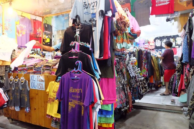 泰國安帕瓦｜安帕瓦水上市場｜每個星期五、六、日才出沒的夜市，泰國自由行最愛的景點之一，品嚐Chalsamran Amphawa ร้านอาหารเจ้าสำราญ晚餐 @飛天璇的口袋