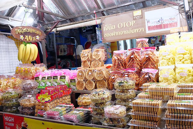 泰國安帕瓦｜安帕瓦水上市場｜每個星期五、六、日才出沒的夜市，泰國自由行最愛的景點之一，品嚐Chalsamran Amphawa ร้านอาหารเจ้าสำราญ晚餐 @飛天璇的口袋