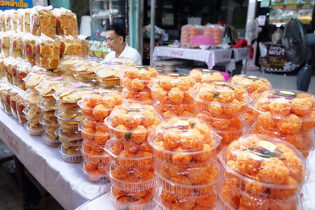 泰國安帕瓦｜安帕瓦水上市場｜每個星期五、六、日才出沒的夜市，泰國自由行最愛的景點之一，品嚐Chalsamran Amphawa ร้านอาหารเจ้าสำราญ晚餐 @飛天璇的口袋