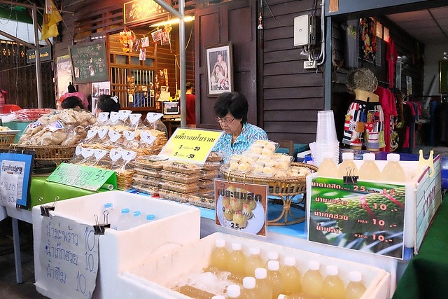 泰國安帕瓦｜安帕瓦水上市場｜每個星期五、六、日才出沒的夜市，泰國自由行最愛的景點之一，品嚐Chalsamran Amphawa ร้านอาหารเจ้าสำราญ晚餐 @飛天璇的口袋