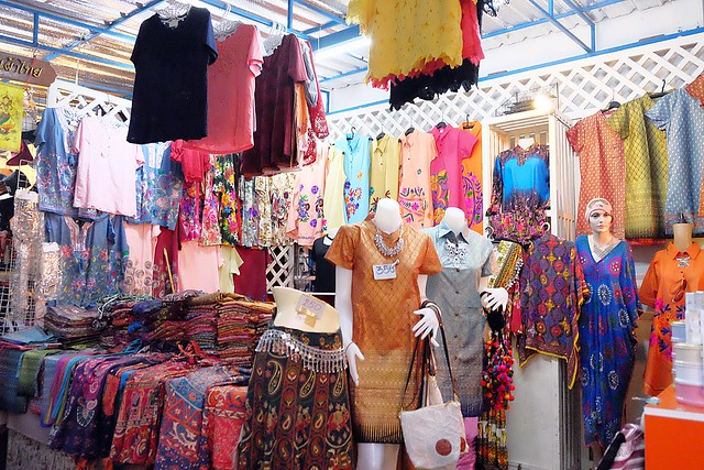 泰國安帕瓦｜安帕瓦水上市場｜每個星期五、六、日才出沒的夜市，泰國自由行最愛的景點之一，品嚐Chalsamran Amphawa ร้านอาหารเจ้าสำราญ晚餐 @飛天璇的口袋