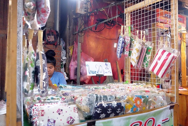 泰國安帕瓦｜安帕瓦水上市場｜每個星期五、六、日才出沒的夜市，泰國自由行最愛的景點之一，品嚐Chalsamran Amphawa ร้านอาหารเจ้าสำราญ晚餐 @飛天璇的口袋