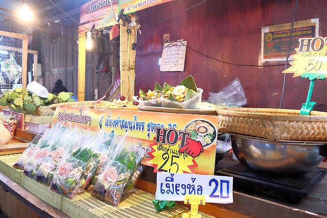 泰國安帕瓦｜安帕瓦水上市場｜每個星期五、六、日才出沒的夜市，泰國自由行最愛的景點之一，品嚐Chalsamran Amphawa ร้านอาหารเจ้าสำราญ晚餐 @飛天璇的口袋