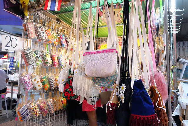 泰國安帕瓦｜安帕瓦水上市場｜每個星期五、六、日才出沒的夜市，泰國自由行最愛的景點之一，品嚐Chalsamran Amphawa ร้านอาหารเจ้าสำราญ晚餐 @飛天璇的口袋