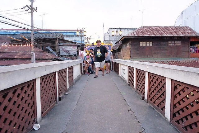 泰國安帕瓦｜安帕瓦水上市場｜每個星期五、六、日才出沒的夜市，泰國自由行最愛的景點之一，品嚐Chalsamran Amphawa ร้านอาหารเจ้าสำราญ晚餐 @飛天璇的口袋