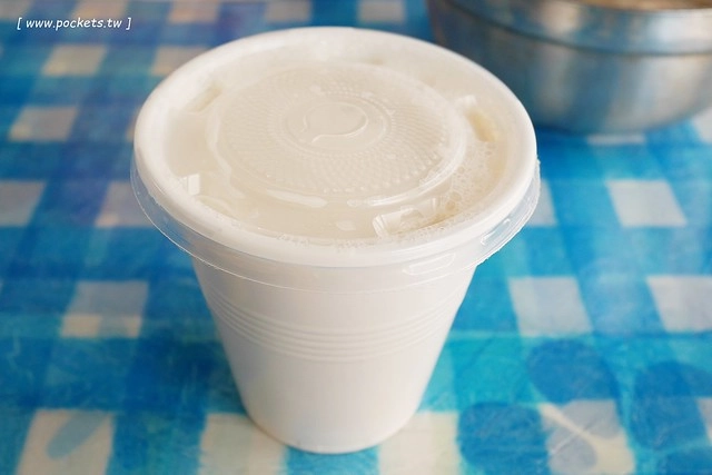 台中北區｜澎湖早點．現桿現煎的蛋餅香酥脆口，蛋餅搭配餛飩湯特殊吃法 @飛天璇的口袋