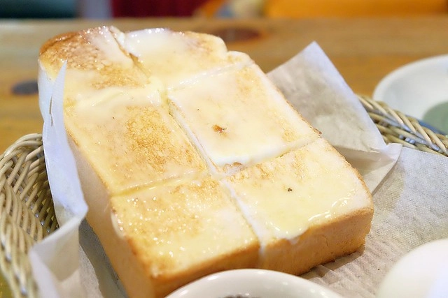 日本愛知｜コメダ珈琲店 komeda．點一杯咖啡送一份吐司，名駅店鄰近名古屋名鐵百貨 @飛天璇的口袋