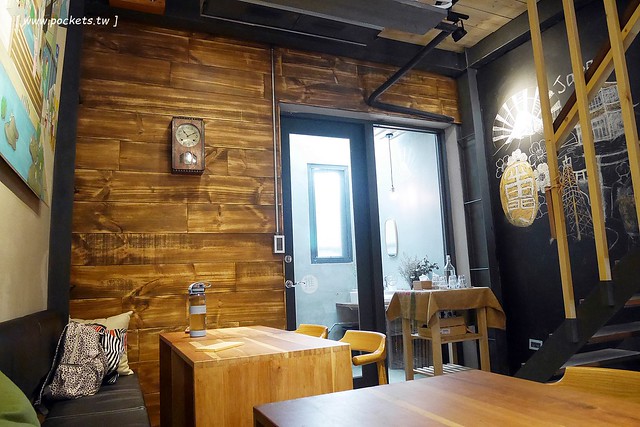 Kusabi+ Cafe.Craft.Casa┃台中北區美食：隱身於篤行國小巷弄間，老宅改建咖啡館，淡淡的日式氛圍，有附插座和免費WiFi @飛天璇的口袋