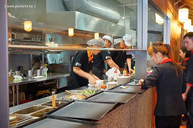 新唐人御品豬腳┃台中北屯美食：平價用心的復古美食，冬天限定湯品鍋鍋$139元新上市，2017春節年菜熱情預約中 @飛天璇的口袋