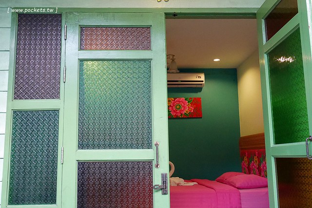 泰國安帕瓦｜Baanrak Amphawa 安帕瓦愛之家旅館｜泰國傳統水上屋，鄰近安帕瓦水上市場，可以參加晚上賞螢清晨供僧活動 @飛天璇的口袋