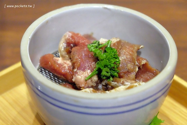 滋滋咕嚕쩝쩝꿀꺽韓式烤肉專門店┃台中西區美食：藝人納豆開的韓式烤肉店，位於勤美綠園道旁邊，環境不錯服務很好 @飛天璇的口袋