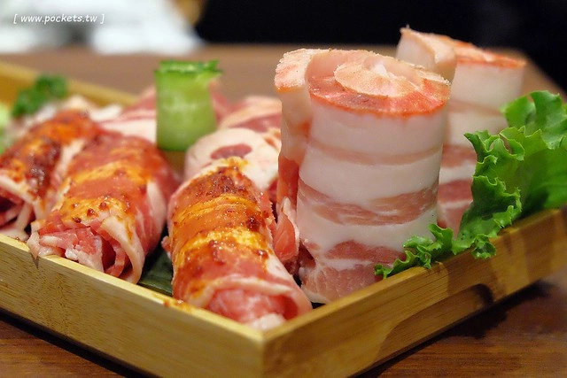 滋滋咕嚕쩝쩝꿀꺽韓式烤肉專門店┃台中西區美食：藝人納豆開的韓式烤肉店，位於勤美綠園道旁邊，環境不錯服務很好 @飛天璇的口袋