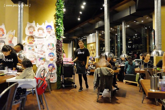 滋滋咕嚕쩝쩝꿀꺽韓式烤肉專門店┃台中西區美食：藝人納豆開的韓式烤肉店，位於勤美綠園道旁邊，環境不錯服務很好 @飛天璇的口袋