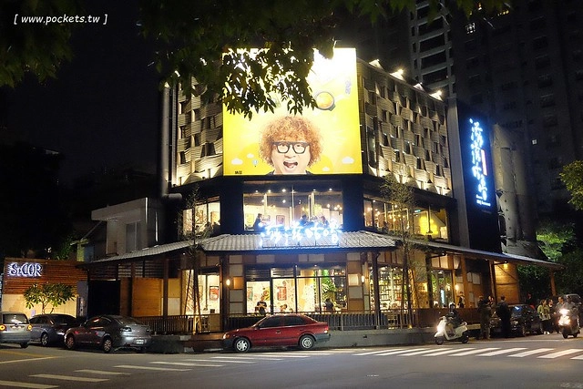 滋滋咕嚕쩝쩝꿀꺽韓式烤肉專門店┃台中西區美食：藝人納豆開的韓式烤肉店，位於勤美綠園道旁邊，環境不錯服務很好 @飛天璇的口袋