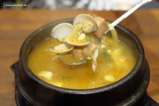 滋滋咕嚕쩝쩝꿀꺽韓式烤肉專門店┃台中西區美食：藝人納豆開的韓式烤肉店，位於勤美綠園道旁邊，環境不錯服務很好 @飛天璇的口袋