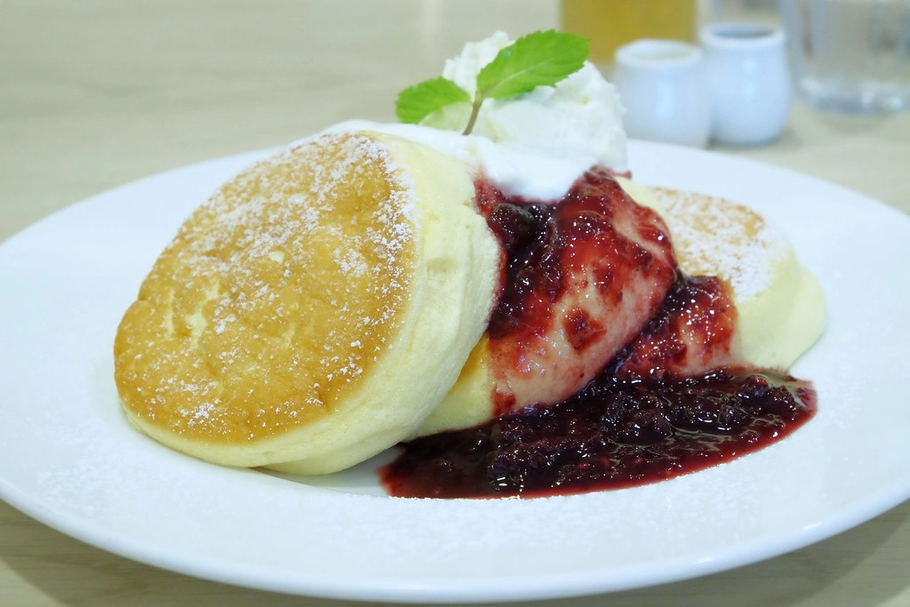 日本沖繩｜幸福鬆餅 幸せのパンケーキ．線上預約辦法教學，沖繩瀨長島排隊美食 @飛天璇的口袋