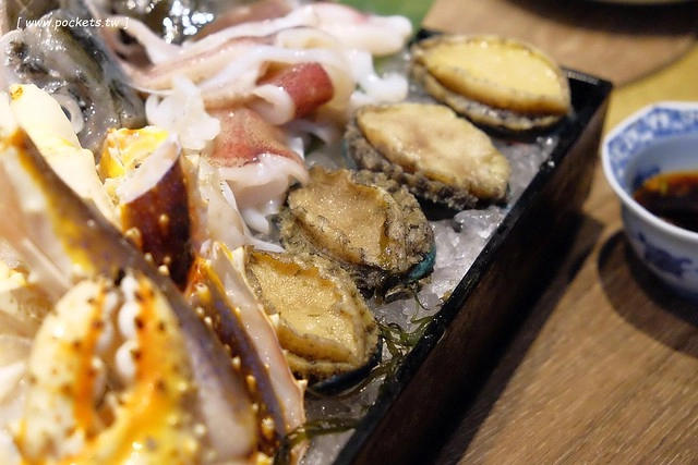 鮨樂海鮮市場 火鍋┃台中西屯美食：現流新鮮海產看的到，海鮮火鍋食材超霸氣，每日當天魚獲現點現煮 @飛天璇的口袋