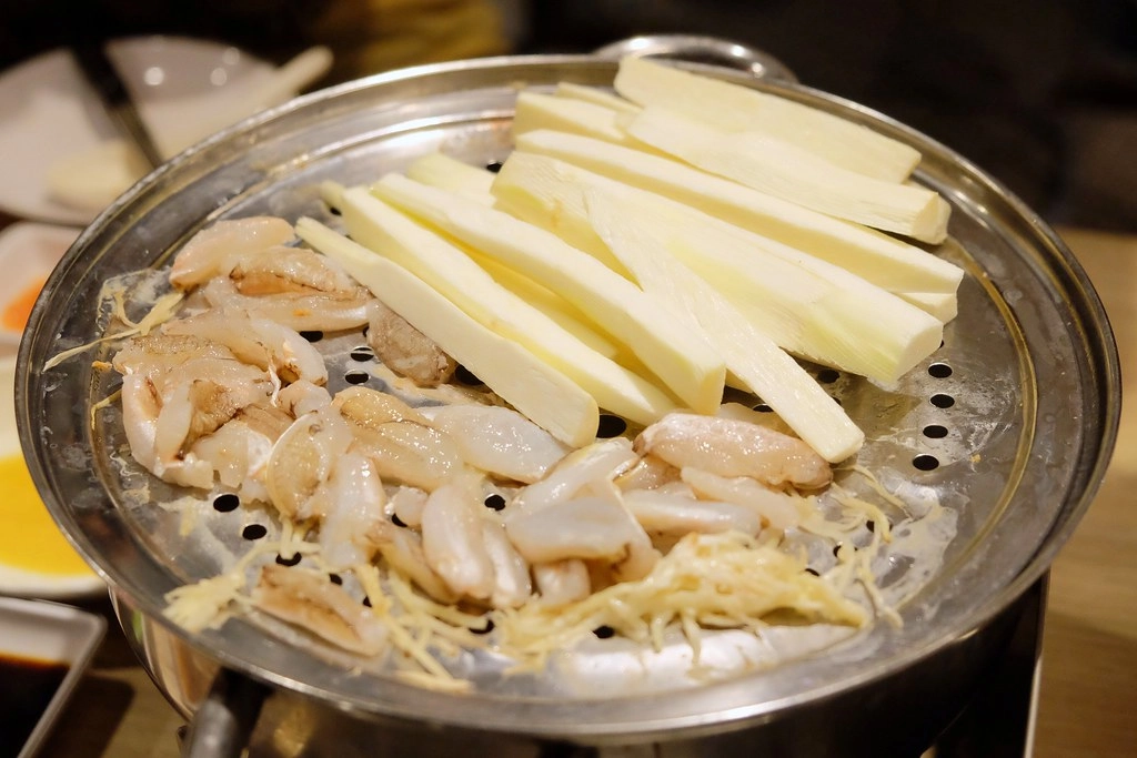鮮食堂海鮮蒸鍋：一層一層堆疊的海鮮蒸鍋，澎湖海鮮就是鮮甜好吃沒話說 @飛天璇的口袋